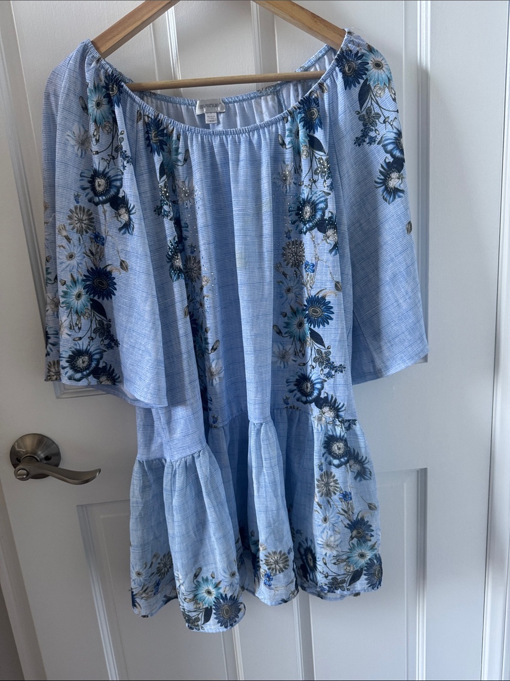 Avenue Light Blue floral Knit Top with Silver Logo Tag size 18/20